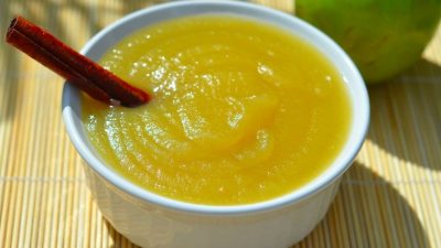 Простой яблочный соус с корицей
