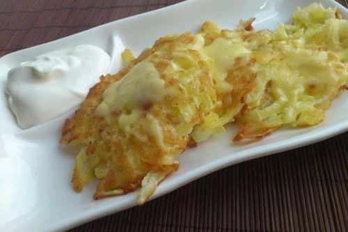 Простые драники из картофеля с сыром