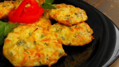Простые капустные оладьи с сыром в духовке