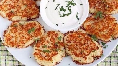 Простые картофельные драники с луком