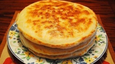 Простые сметанные лепешки на сковороде