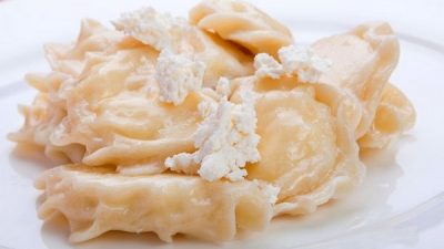 Простые вареники с творожной начинкой