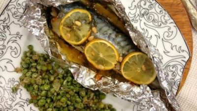 Пряная скумбрия с лимоном и орешками