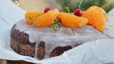 Пряничный шоколадный пирог с лимонной глазурью