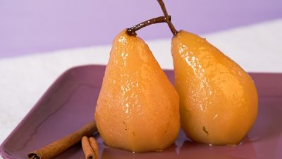 Пряные груши в белом вине