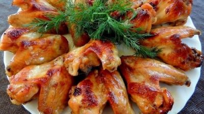Пряные куриные крылышки с сыром в духовке