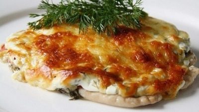 Пряные куриные отбивные под сыром