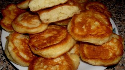 Пышные оладьи с кабачком на кефире
