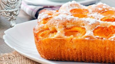 Пышный абрикосовый пирог