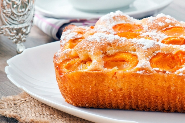 Шарлотка с абрикосами: рецепт домашней выпечки в духовке