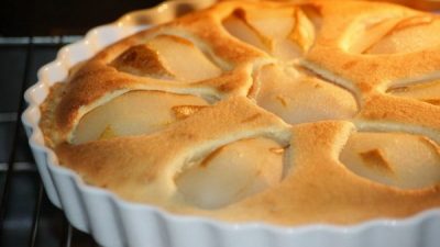 Пышный пирог с грушами