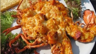 Раки с начинкой из сухарей и сыра
