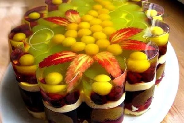 Разноцветный желейно-фруктовый торт