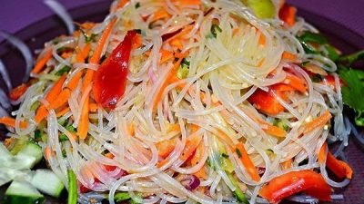 Рисовая фунчоза с овощами
