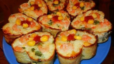Рисовая запеканка с кукурузой, креветками и сыром
