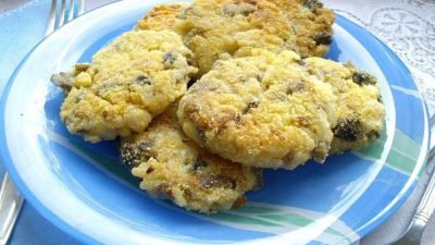 Рисовые биточки с грибами и луком