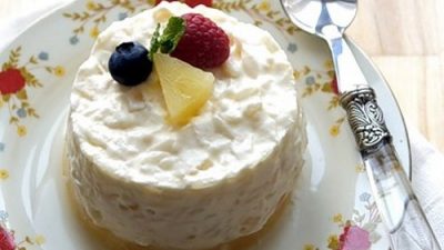 Рисовый пудинг с консервированными ананасами