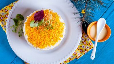 Рисовый салат с печенью и кукурузой