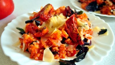 Ризотто с копченым беконом и томатами