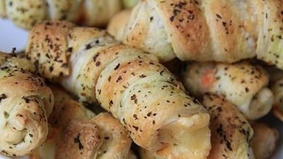 Рогалики с крабовыми палочками и сыром