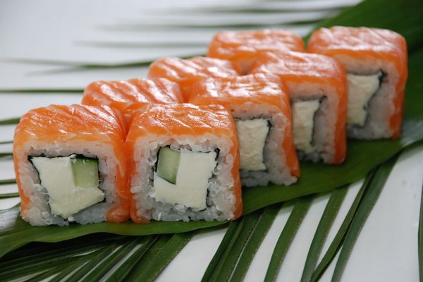 Суши Филадельфия с лососем — пошаговый рецепт от Katana
