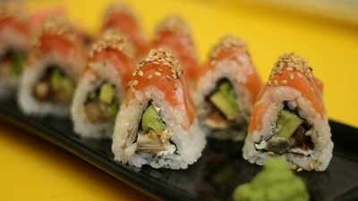 Роллы « Гонконг» с угрем по-домашнему