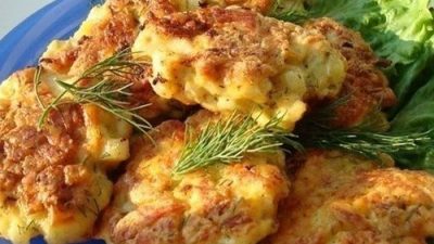 Рубленые куриные котлетки с луком и яйцом