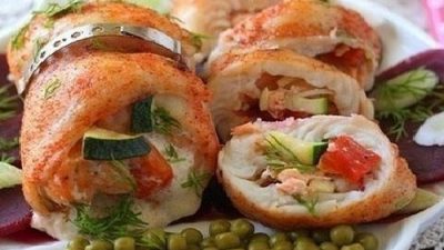 Рулет из белой рыбы с форелью и креветками