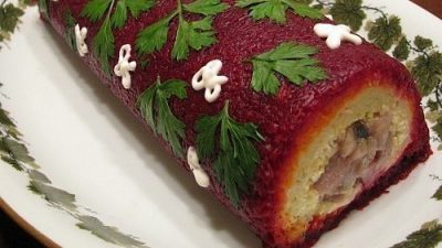 Рулет из филе сельди с овощами