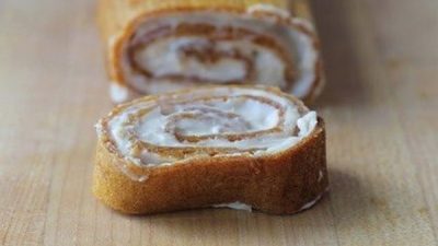 Рулет из фруктовой кожи со сливочным сыром