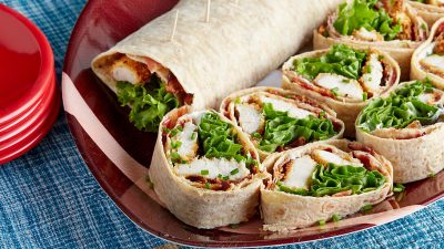 Рулет из лаваша с мясом и морковью по-корейски