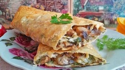 Рулет из лаваша с сыром и грибами в духовке