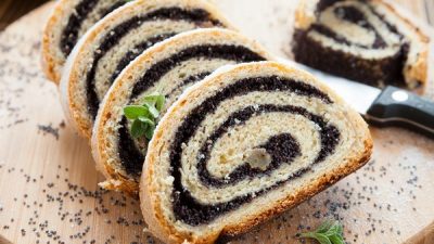 Рулет на дрожжах с маковой начинкой