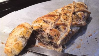 Рулет с мясным фаршем и грибами