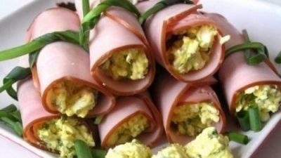 Рулетики из ветчины с чесночной начинкой