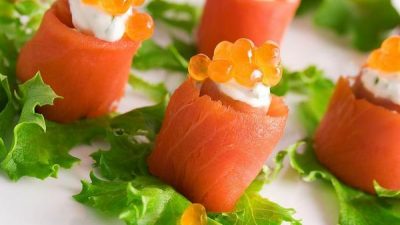Рулеты из красной рыбы и сливочного сыра