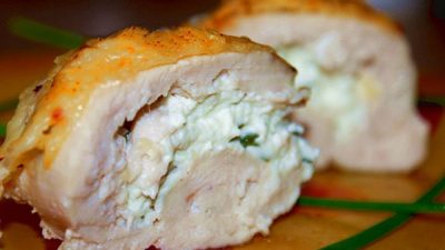 Рулеты из куриной грудки с сыром фета