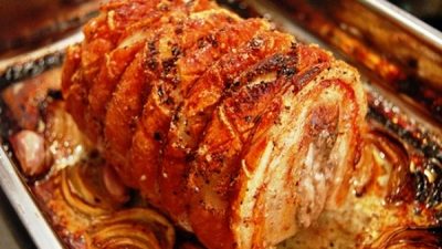 Рулеты из свинины с сыром и грушей