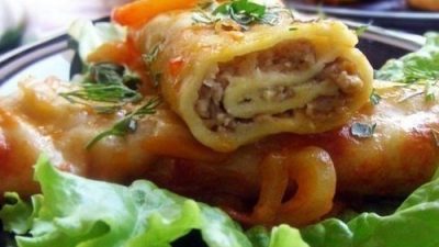 Рулеты с мясом, тушеные в соусе