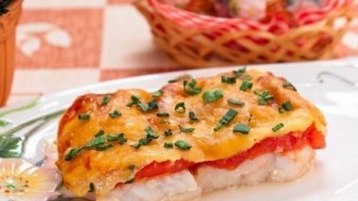 Рыба «Мечта» запеченная с помидорами и сыром