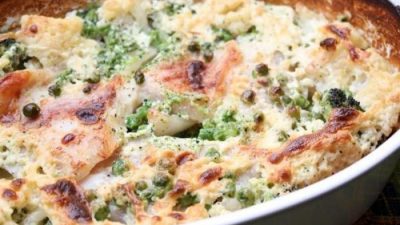 Рыба, запеченная в сливках с цветной капустой и брокколи