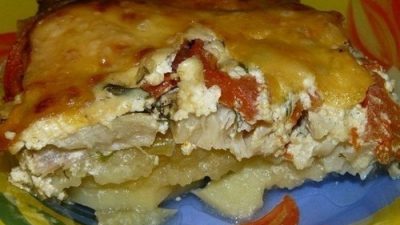 Рыбная запеканка с картофелем, сыром и помидорами