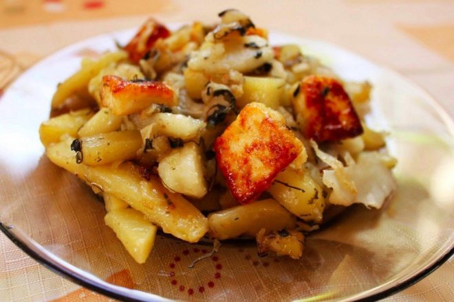 Сабджи с капустой, картофелем и паниром