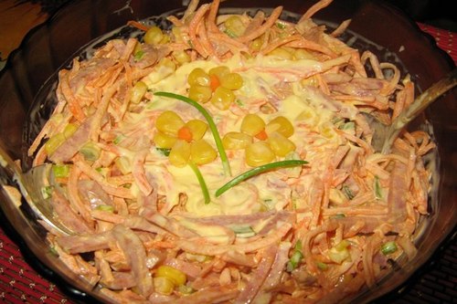 Салат «Аврора» с копченой колбасой