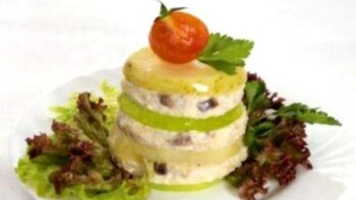 Салат «Башня» с форшмаком из сельди