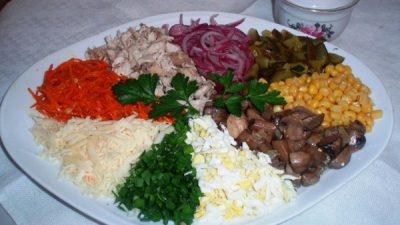 Салат «Ералаш» с куриной грудкой
