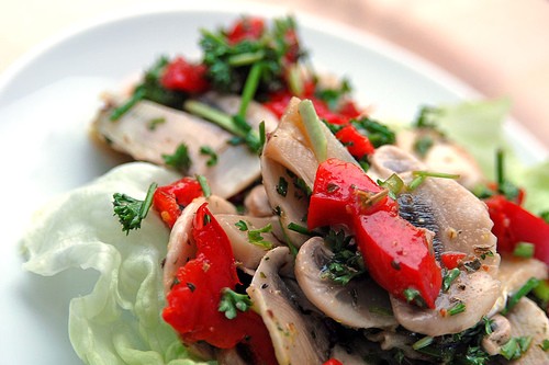 Салат с грибами и рыбной консервой