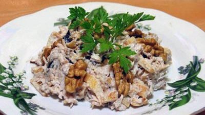 Салат из куриных сердечек с морковью и огурцами
