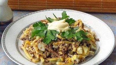 Салат из огурцов и говяжьей печени