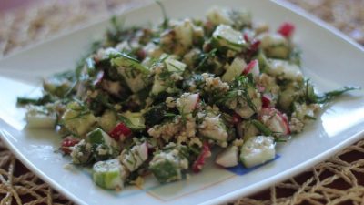 Салат из редиса под ореховым соусом